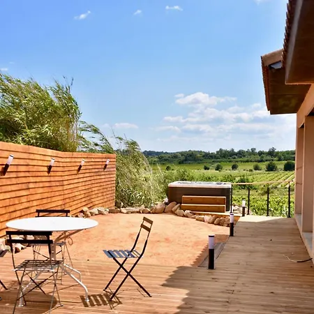 Avec Piscine Chauffee Et Jacuzzi *